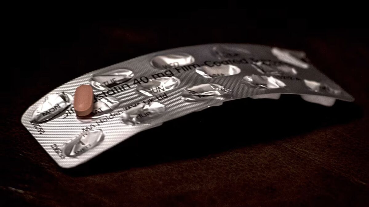 Hàng triệu người có thể cần bắt đầu dùng thuốc hạ cholesterol ngay từ tuổi 30 và đây là lý do