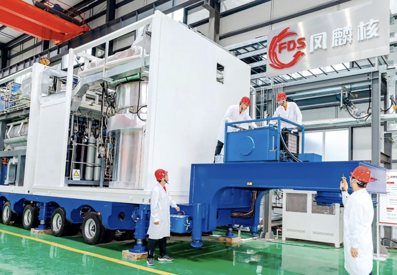 Chưa từng có: Trung Quốc đặt lò phản ứng hạt nhân lên xe tải, di chuyển khắp nơi, hoạt động trong nhiều thập kỷ mà không cần tiếp nhiên liệu - Ảnh 1.