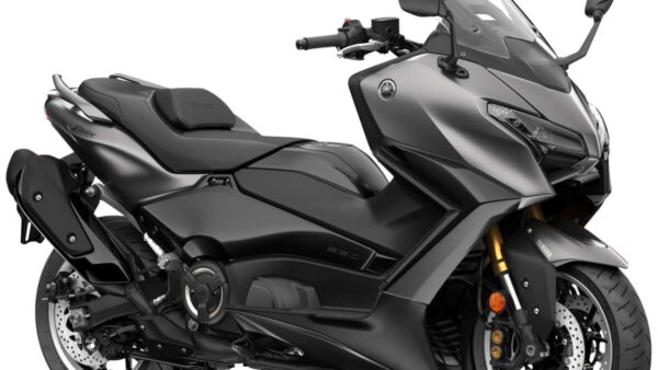 Yamaha âm thầm nâng cấp TMax Tech Max 2026, nhìn qua tưởng y chang bản cũ, nhưng có hai thứ đã khác hoàn toàn
