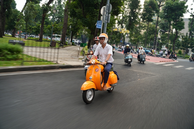 Đi Vespa không đơn giản là “chạy xe”, đó là một kiểu “trình diễn di sản”- Ảnh 17.
