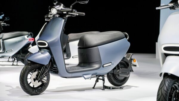 Xe điện “sinh ra cho nữ giới” của Gogoro: sàn phẳng chứa được vali 28 inch và bài toán khi về Việt Nam