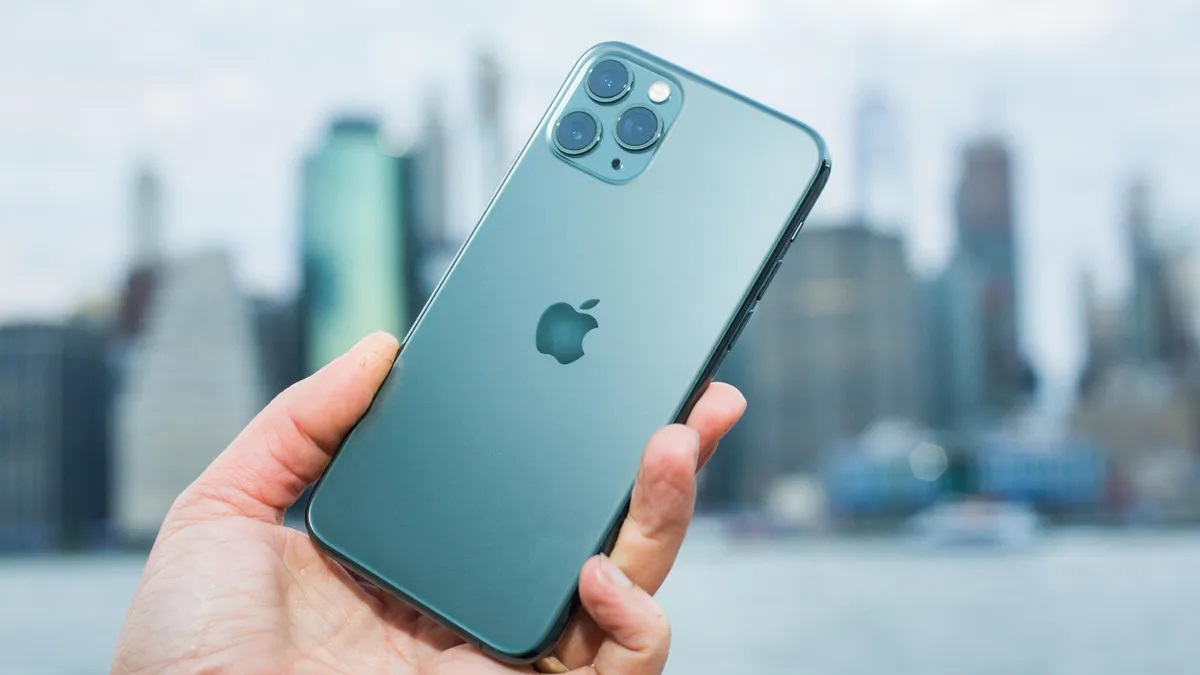 iPhone 11 Pro rẻ như cho đầu tháng 7, iPhone 3 mắt rẻ nhất Việt Nam, độ xịn ăn đứt iPhone 17e mới