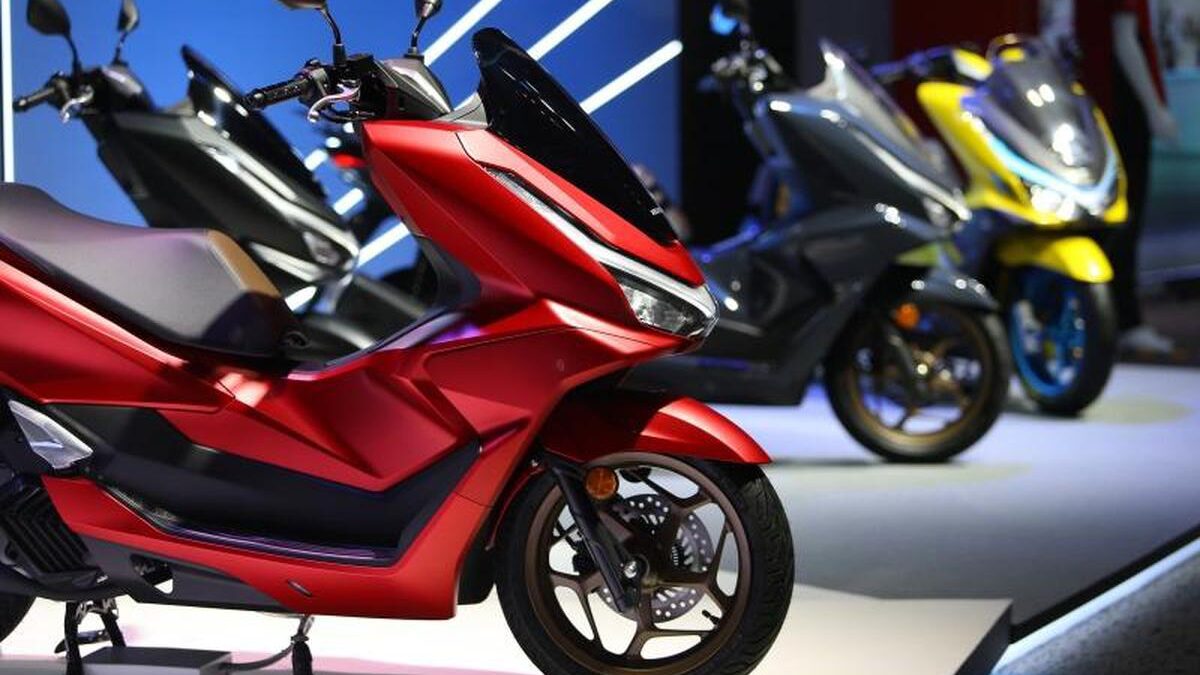 Honda PCX160 2027 trình làng với màn hình TFT và HSTC, đe dọa ngôi vương của Yamaha NVX và Honda SH