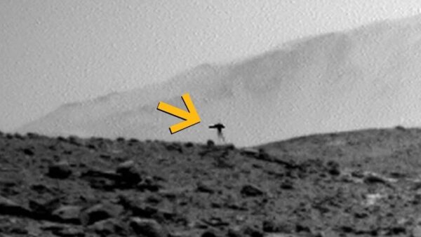 Vật thể ba chân kỳ lạ trên Sao Hỏa do xe Curiosity chụp được và sự thật đằng sau bức ảnh