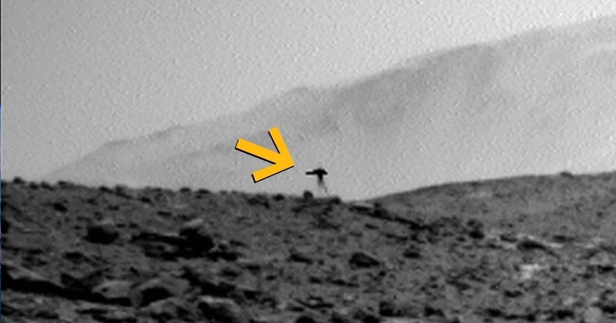 Vật thể ba chân kỳ lạ trên Sao Hỏa do xe Curiosity chụp được và sự thật đằng sau bức ảnh