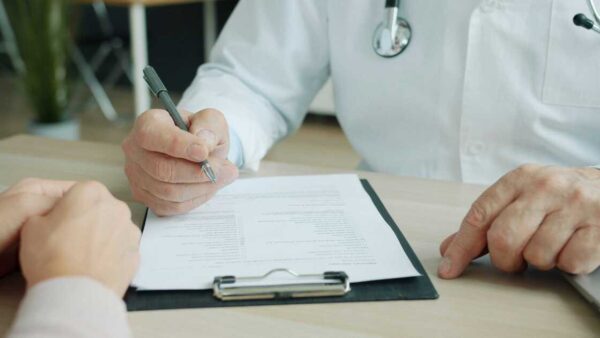 Vì sao chữ bác sỹ xấu là ‘thương hiệu toàn cầu’ chứ không riêng nước nào?