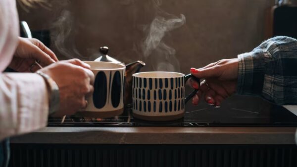 Thói quen uống đồ uống quá nóng có thể làm tăng gấp ba lần nguy cơ mắc ung thư thực quản