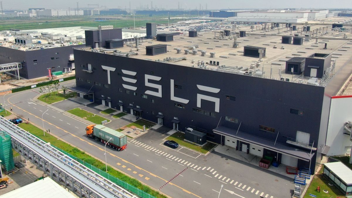 nha-may-tesla-17893694617421751663955-1789434789893-17894347902331720672456 Tesla đăng ký công ty tại Việt Nam: Nếu bán xe chính hãng, sẽ bán cho ai? - Ảnh 8.