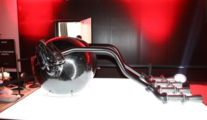 Bí mật công nghệ hàng không vũ trụ trong siêu xe bay của Tesla- Ảnh 1.